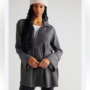 FP We The Free Brooks Pintuck Buttondown Tunic Top Grey Size M Distressed